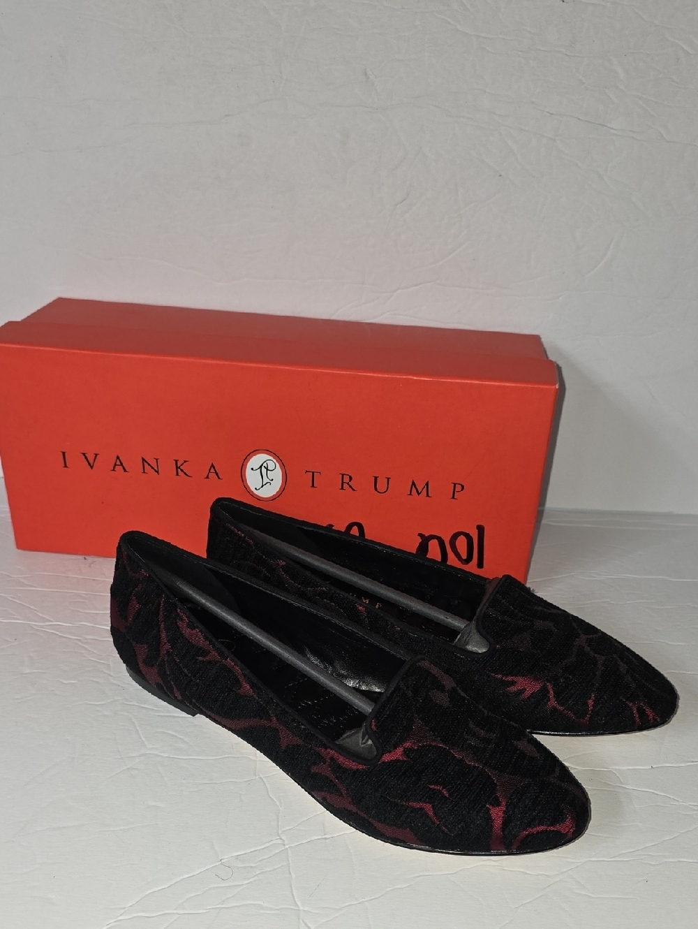 NIB Ivanka Trump Black Velvet Flats with Burgundy Floral Accents SZ 6